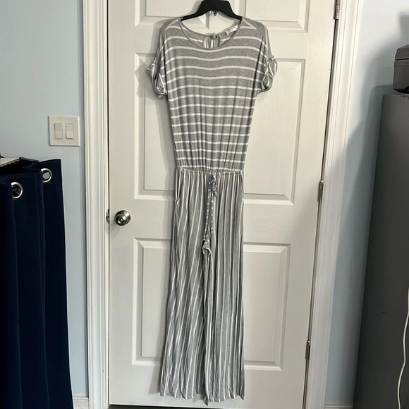 Zenana Gray and White Striped Romper Size small - Picture 1 of 6